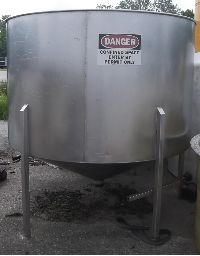 Stainless Steel Tanks: Used 1000 gallon stainless steel tank FOOD GRADE 20inch cone bottom on stainless steel legs