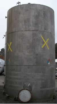 Stainless Steel Tanks: Used 10,500 gallon vertical stainless steel storage tank