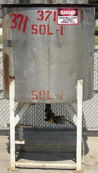 Stainless Steel Tanks: Used Perry 750 gallon vertical 316 stainless steel mixing tank.