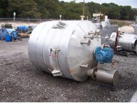 Stainless Steel Reactor: 700 gallon stainless steel reactor