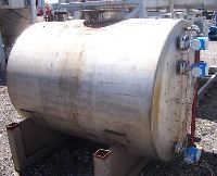 Stainless Steel Tanks: Used 550 gallon horizontal T-304 stainless steel tank