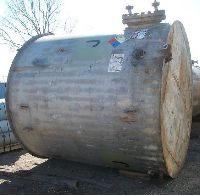 Stainless Steel Tanks: Used 5000 gallon 304 vertical stainless steel storage tank