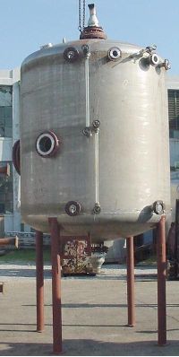 Stainless Steel Tanks: Used 2400 gallon 304 stainless steel vertical tank dished heads
