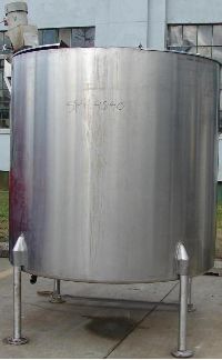 Stainless Steel Tanks: Used Perma-San 700 gallon stainless steel jacketd mixing tank with agitator