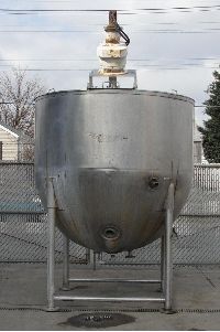 Stainless Steel Kettle: Used Lee 1000 gallon stainless steel hemispherical jacketed kettle with sweep agitator
