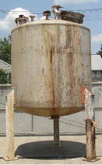 Stainless Steel Tanks: Used 1,800 gallon vertical stainless steel mixing tank.