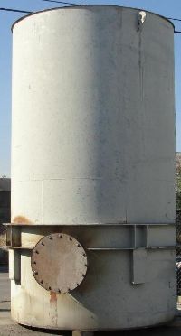 Stainless Steel Tanks:Used 5000 gallon vertical stainless steel storage tank