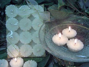 12 Pack Daisy Floating Candles