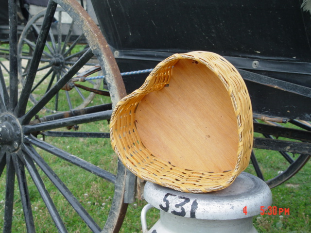 Amish Handmade Primitive Medium Heart Country Collectible Basket