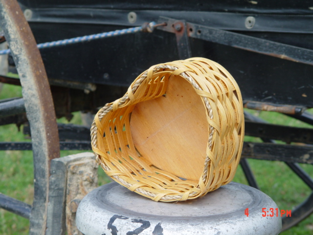 Amish Handmade Primitive Collectible Small Country Heart Basket